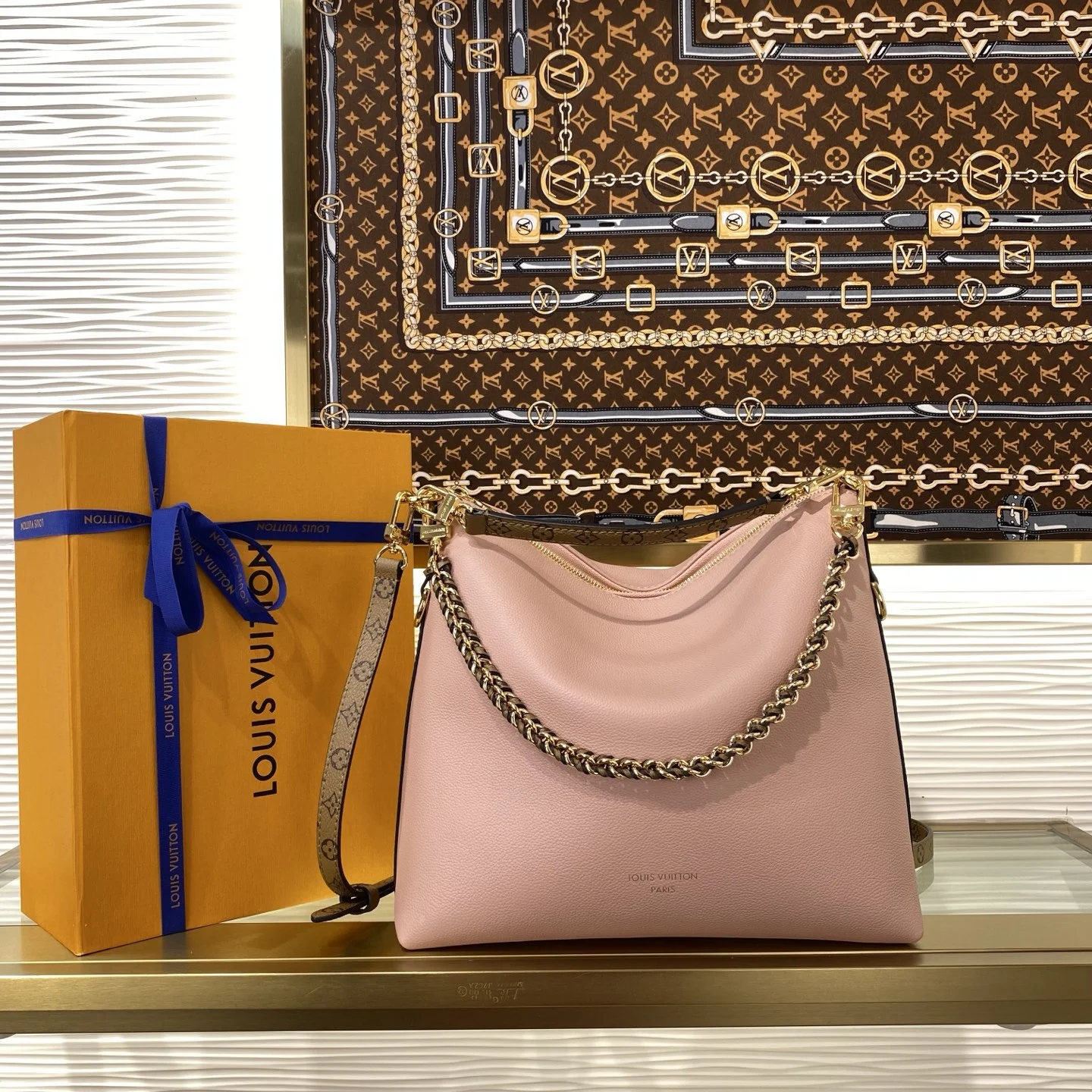 1-4428 Louis Vuitton MULTIPASS Handbag 30cm - Image 1