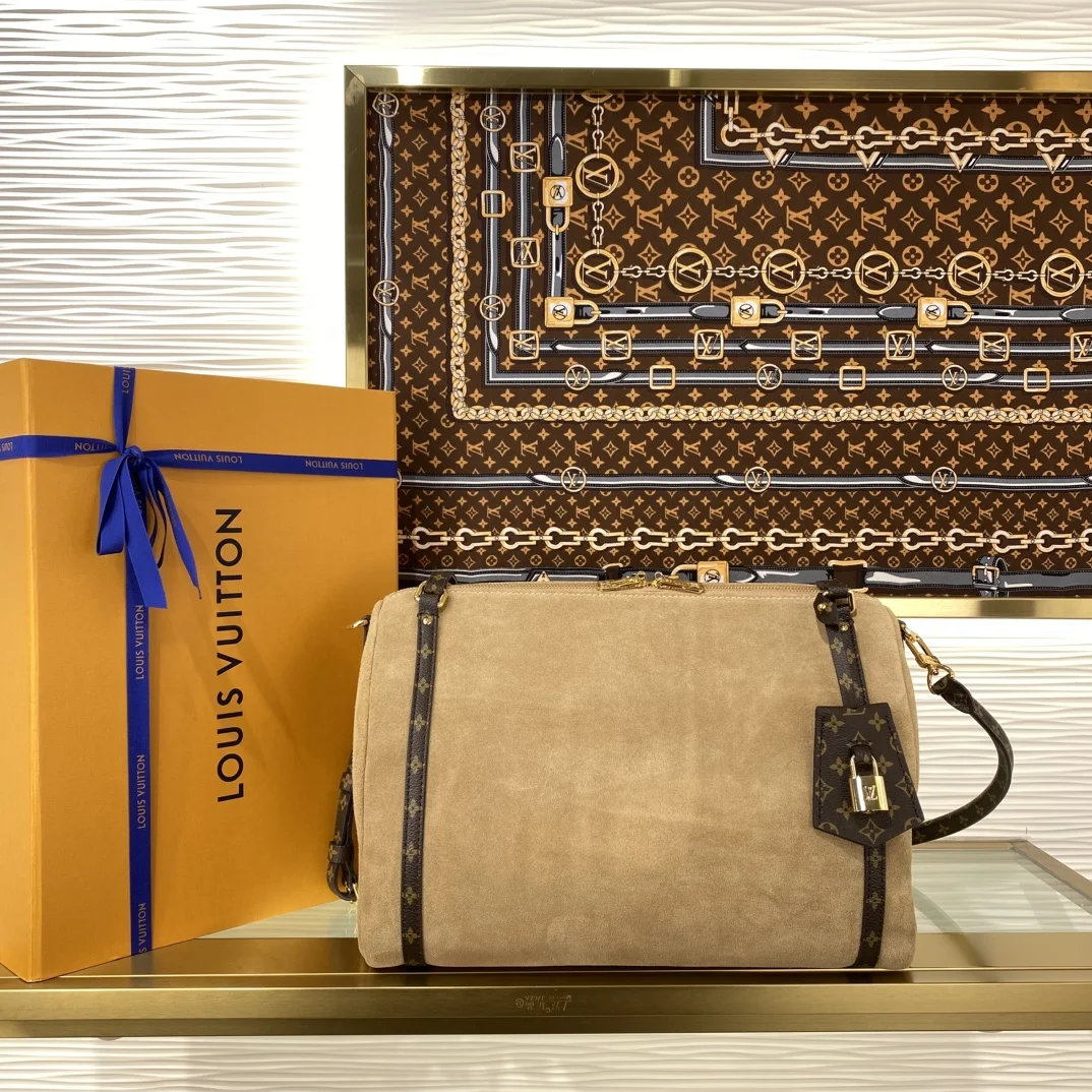 1-4443 Louis Vuitton Wallet 36cm - Image 1
