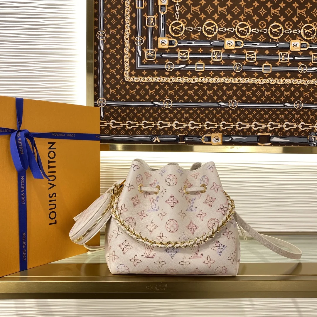 1-4532 Louis Vuitton Dream BELLA Handbag 22cm - Image 1