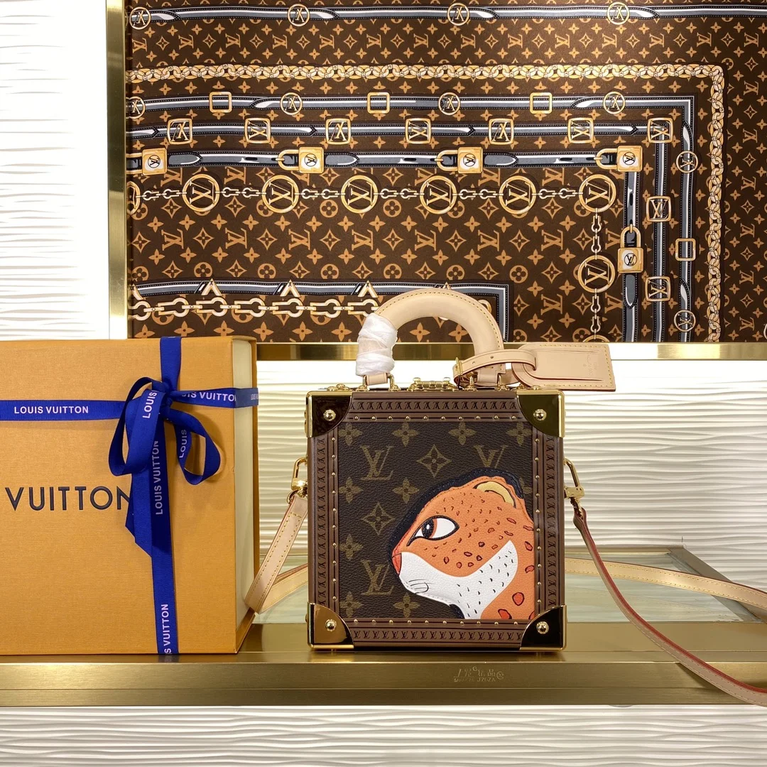1-4585 Louis Vuitton Case 17cm - Image 1