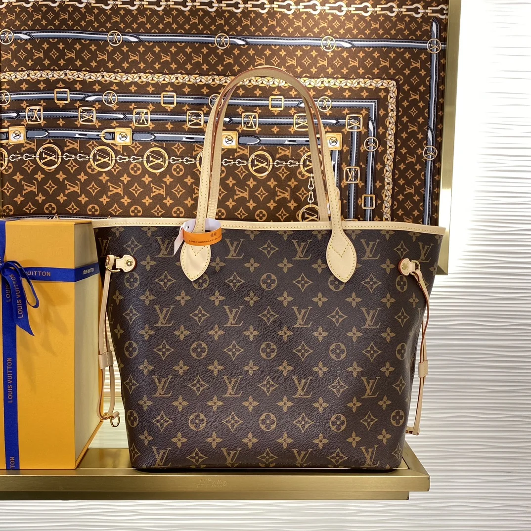 1-4596 Louis Vuitton Handbag 32cm - Image 1