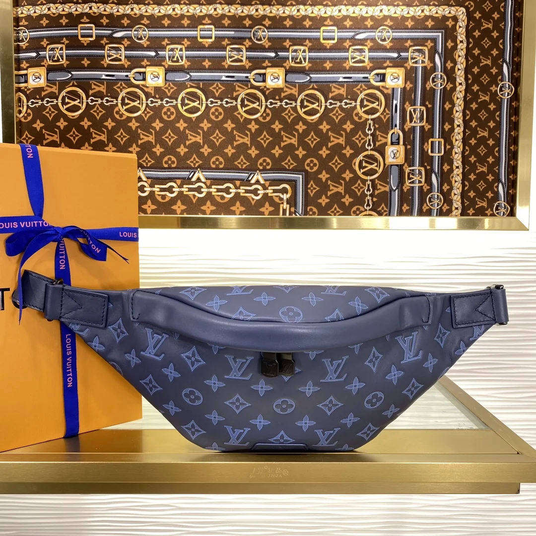 1-4639 Louis Vuitton Discovery Small Waist Bag 44cm - Image 1