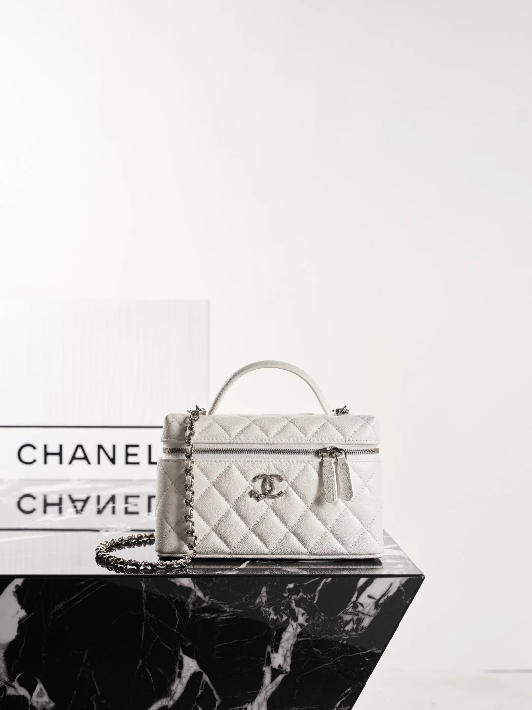 1-481 UbestLuxury Chanel Chanel 25B LP Box Bag 19.5cm main product photo SKU CH30882