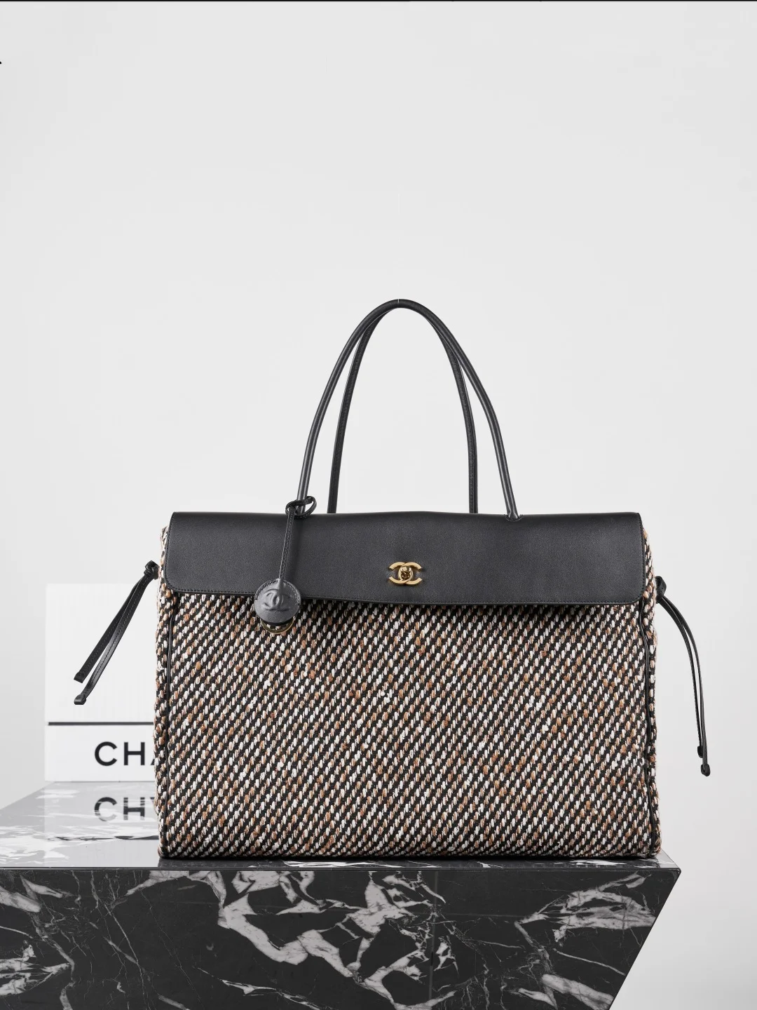 1-54 UbestLuxury Chanel Chanel Shoulder Bag 43cm main product photo SKU CH30654