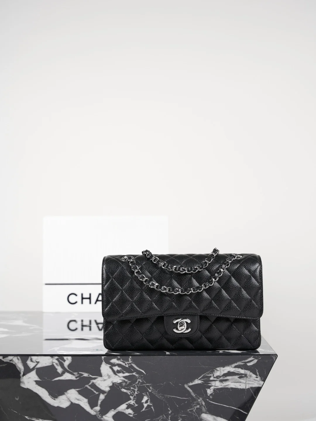 1-559 UbestLuxury Chanel Classic Flap Medium Handbag 25.5cm main product photo SKU CH30930