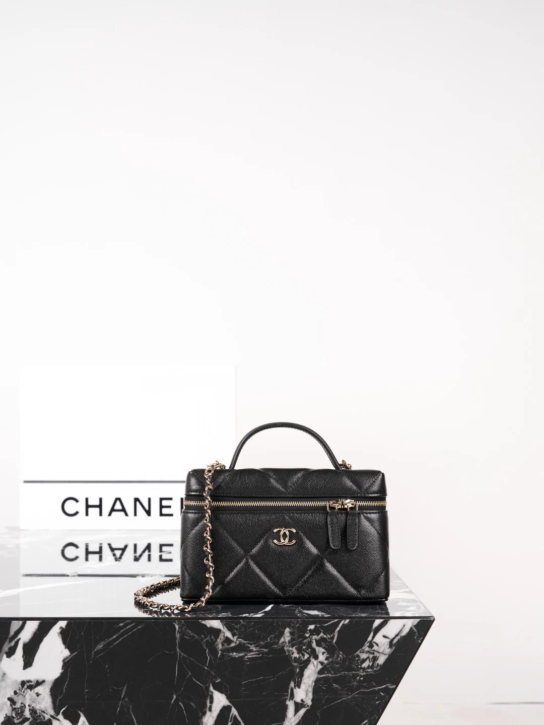 1-643 UbestLuxury Chanel Chanel 25k Handbag 19.5cm main product photo SKU CH30980