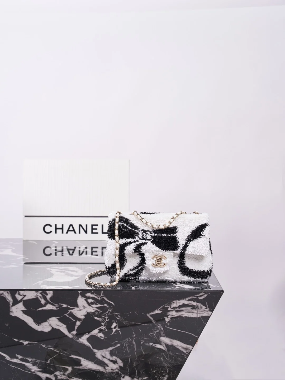 1-844 UbestLuxury Chanel Chanel 25k CF Flap Bag with Sequins 21cm main product photo SKU CH31117