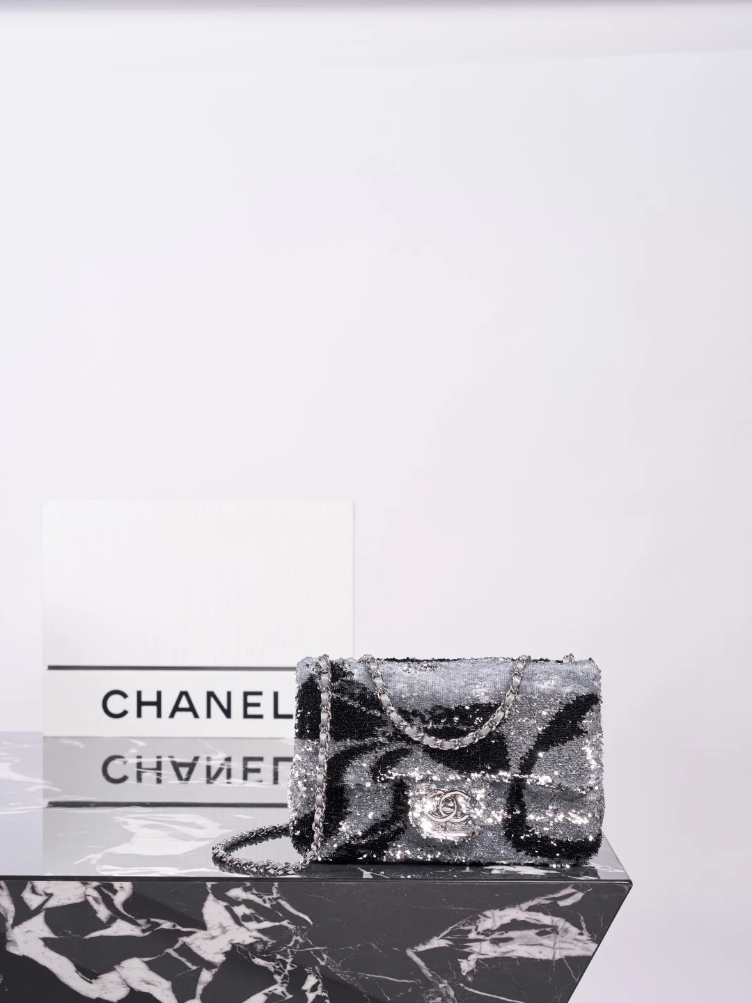 1-845 UbestLuxury Chanel Chanel 25k Handbag 21cm main product photo SKU CH31118