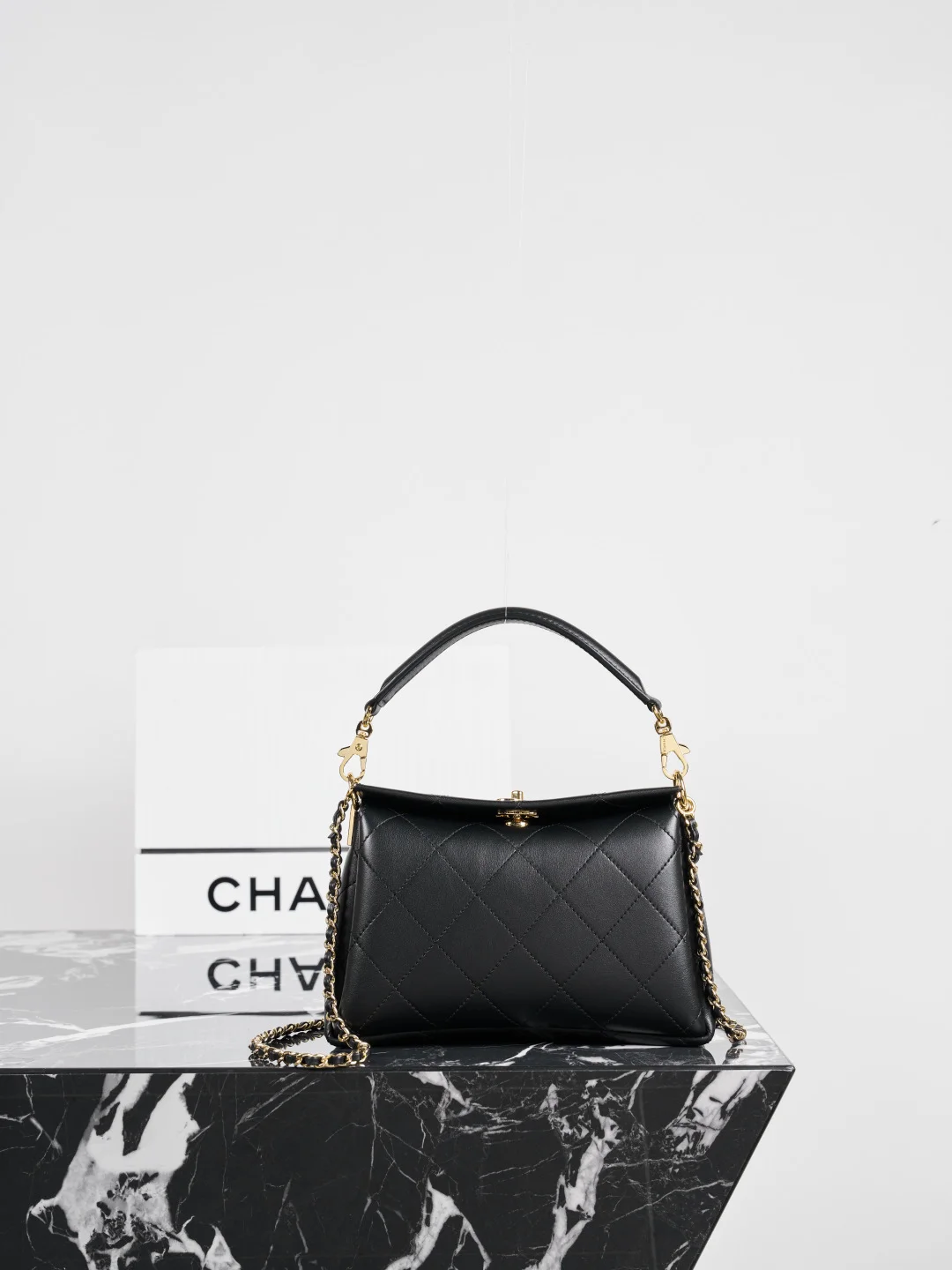 1-92 UbestLuxury Chanel Chanel Shoulder Bag 23cm main product photo SKU CH30677