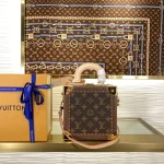 Louis Vuitton Case 17cm - Image 11
