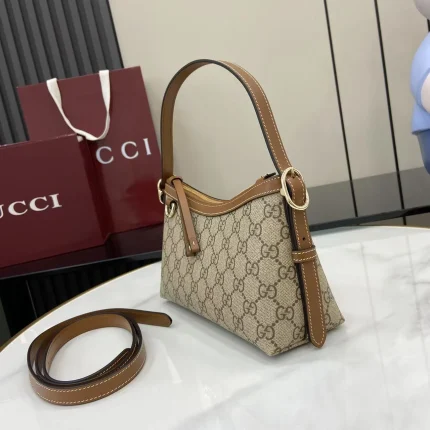 UbestLuxury Gucci GG Emblem Shoulder Bag 22cm product photo detail 1 SKU GU25670