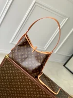 Louis Vuitton CarryAll Handbag 29cm - Image 2