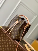 Louis Vuitton Bucket Bag 20cm - Image 2