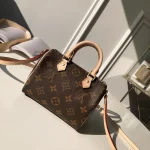 Louis Vuitton Handbag 16cm - Image 2