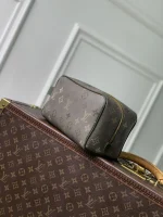 Louis Vuitton Locker Dopp Kit 23cm - Image 2