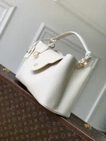Louis Vuitton Capucines Handbag 37.5cm - Image 2