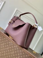 Louis Vuitton Capucines Handbag 37.5cm - Image 2