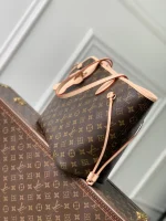 Louis Vuitton Neverwoof Pet Carrier 31cm - Image 2