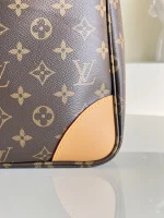 Louis Vuitton Shoulder Bag 30cm - Image 2