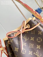 Louis Vuitton Petit Noé Bucket Bag 27cm - Image 2