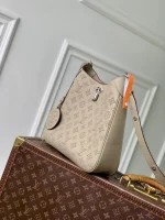 Louis Vuitton Handbag 28cm - Image 2