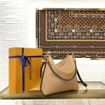 Louis Vuitton MULTIPASS Handbag 30cm - Image 2