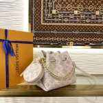 Louis Vuitton Dream BELLA Handbag 22cm - Image 2