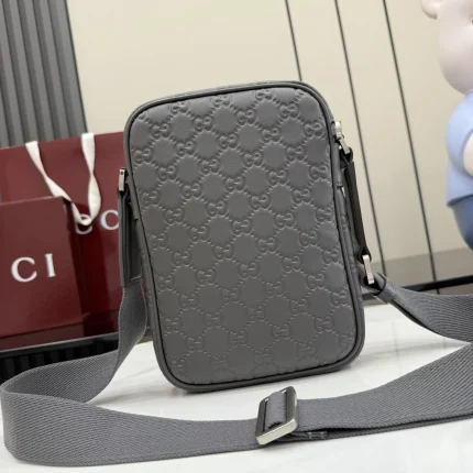 UbestLuxury Gucci GG Emblem Shoulder Bag 28cm product photo detail 1 SKU GU25178
