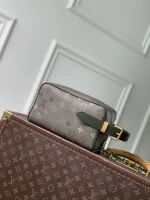 Louis Vuitton Locker Dopp Kit 23cm - Image 3