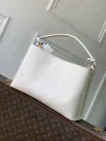 Louis Vuitton Capucines Handbag 37.5cm - Image 3