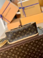 Louis Vuitton DIANE Shoulder Bag 25cm - Image 3
