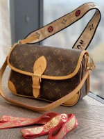 Louis Vuitton DIANE Shoulder Bag 25cm - Image 3