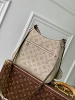 Louis Vuitton Handbag 28cm - Image 3