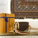 Louis Vuitton SIDE TRUNK EAST WEST Medium Handbag Case 28cm - Image 3