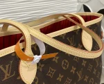 Louis Vuitton Handbag 32cm - Image 3