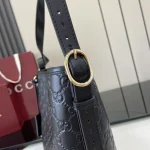 UbestLuxury Gucci GG Emblem Shoulder Bag 26cm product photo detail 3 SKU GU25685