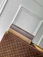 Louis Vuitton OnTheGo East West Tote Bag 25cm - Image 4