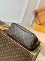 Louis Vuitton Odeon Shoulder Bag 27cm - Image 4