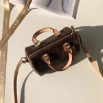 Louis Vuitton Handbag 16cm - Image 4