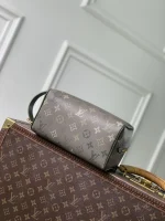 Louis Vuitton Locker Dopp Kit 23cm - Image 4