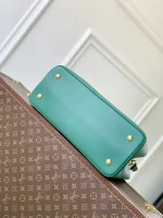 Louis Vuitton Capucines Handbag 37.5cm - Image 4