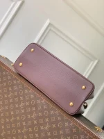Louis Vuitton Capucines Handbag 37.5cm - Image 4