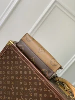 Louis Vuitton OnTheGo Tote Bag 25cm - Image 4