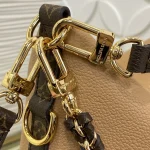 Louis Vuitton MULTIPASS Handbag 30cm - Image 4