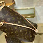 Louis Vuitton Neverfull Tote Bag 32cm - Image 4