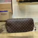Louis Vuitton Tote Bag 32cm - Image 4