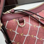 UbestLuxury Gucci GG Emblem Shoulder Bag 30cm product photo detail 4 SKU GU25419