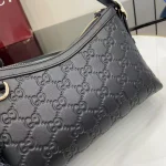 UbestLuxury Gucci GG Emblem Shoulder Bag 22cm product photo detail 4 SKU GU25673