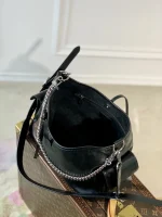 Louis Vuitton CarryAll Cargo Handbag 33.5cm - Image 5