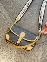 Louis Vuitton DIANE Shoulder Bag 25cm - Image 5